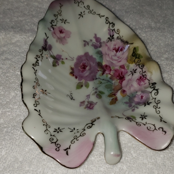 Royal Crown Chantilly Rose - Picture 2 of 3